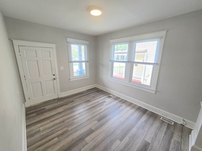 Building Photo - RENOVATED 3 BEDROOM HOME FOR RENT IN OAKWO...