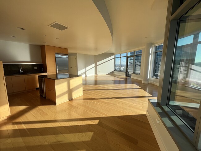 main space 2 - 3601 S River Pky