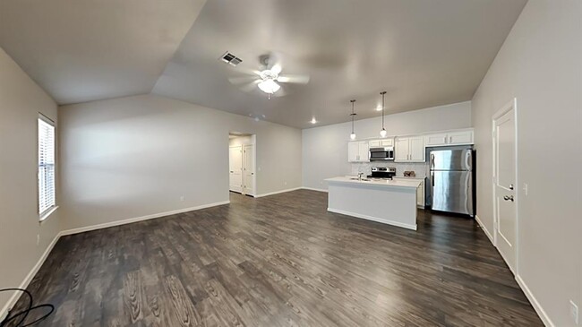 Building Photo - 443 Summit Ridge Dr