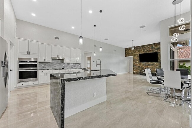 Building Photo - 20094 W Key Dr