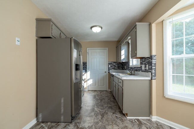 Building Photo - 102 Brandi Ct