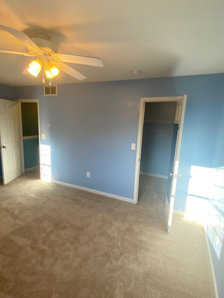 Second Bed Room with Full Bath & Walk-in Closet - 1263 S Stella Dr