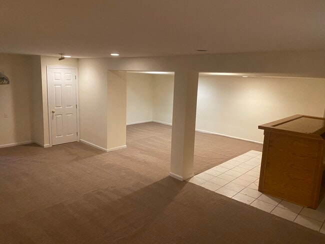 Building Photo - 34 Eaton Pl