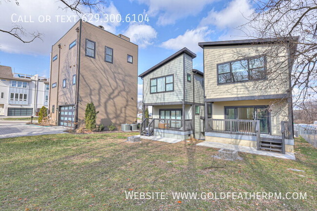 Building Photo - 402B E Trinity Ln-