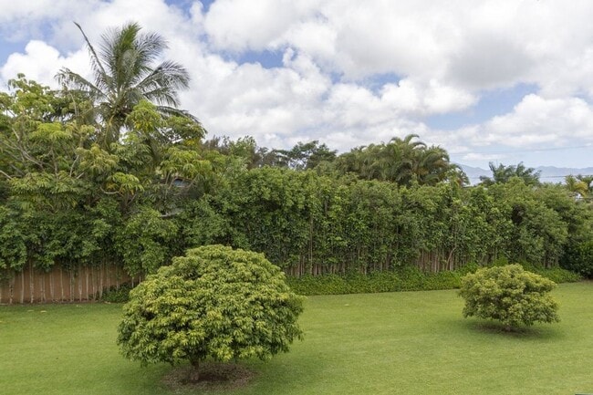 Building Photo - Estate on 1 acre 3 bedroom 2.5 baths and attached 2 car garage