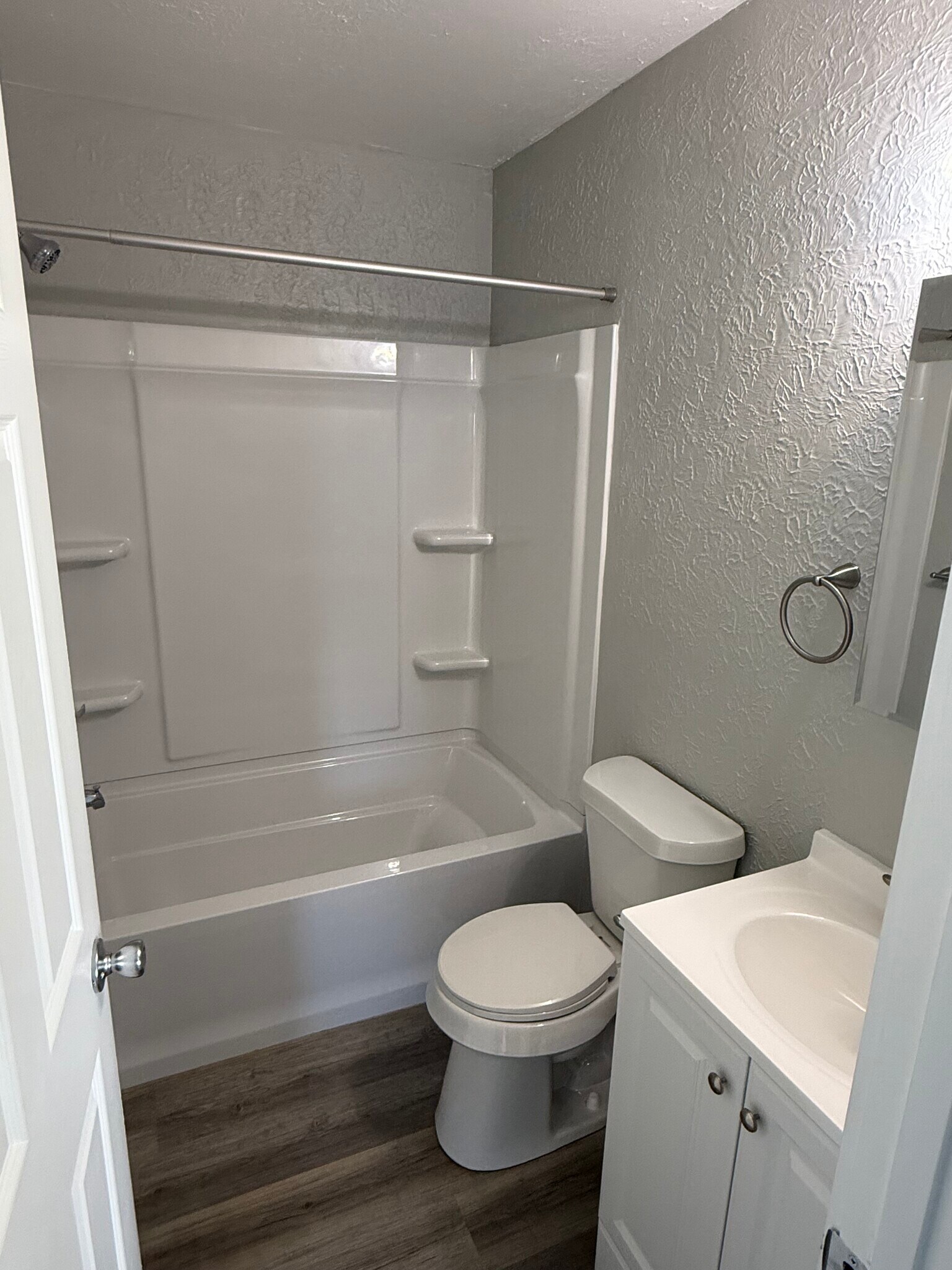 Building Photo - 505 Clough St