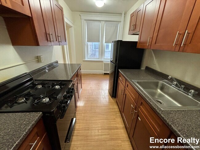 Building Photo - 231 Park Dr