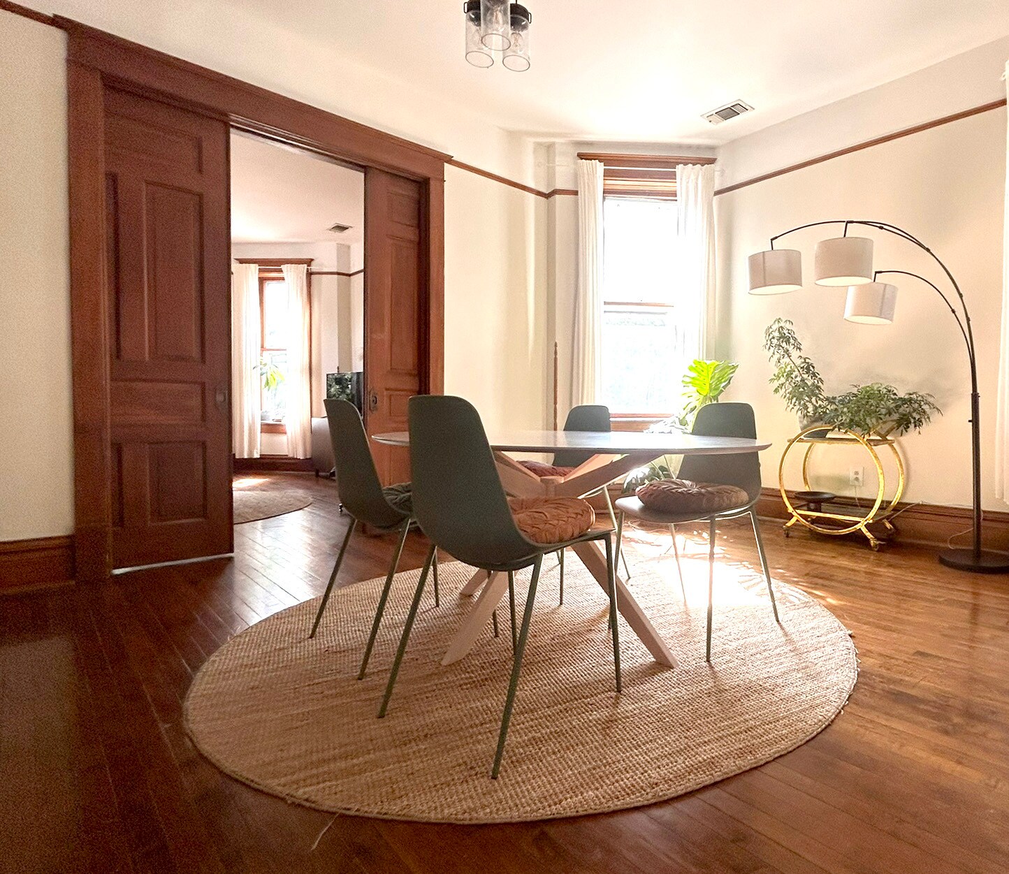 pocket doors lead to dining room - 952 N Hoyne Ave
