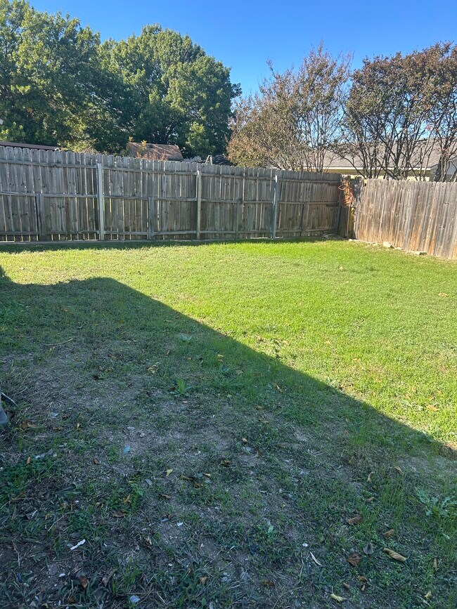 Building Photo - 420 Fox Dr