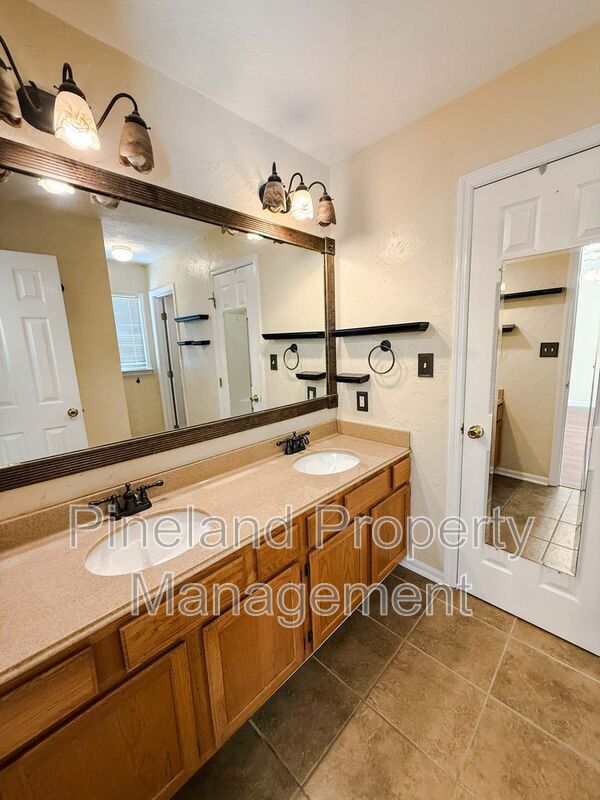 Building Photo - 107 Whitechapel Ln