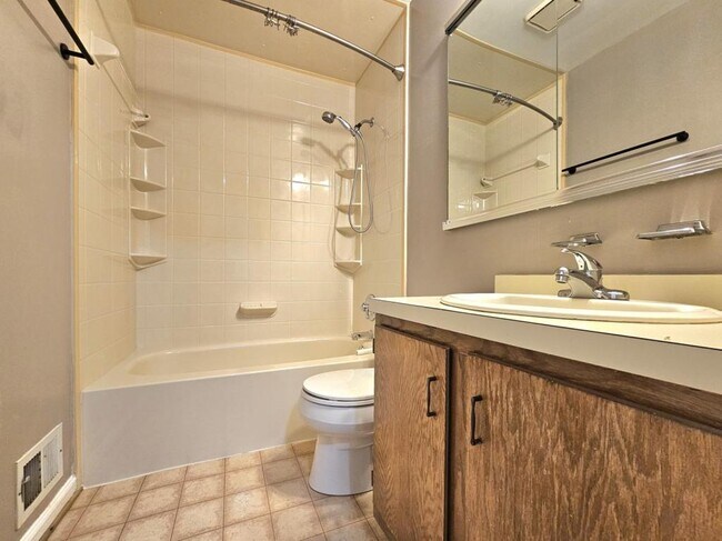 Building Photo - 8561 Southlawn Ct