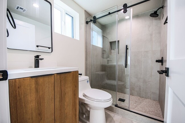 Building Photo - Brand New Townhomes in Echo Park