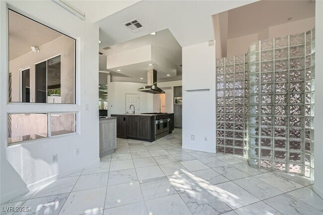 Building Photo - 7901 O'Bannon Dr