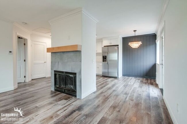 Building Photo - Elegant 1Bdm 1Ba Condo with Balcony, Garag...