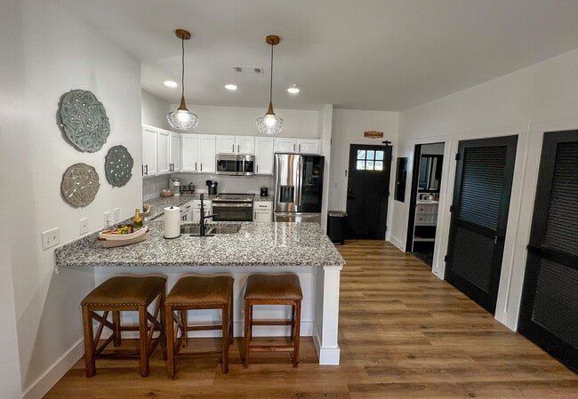 Building Photo - 206 Town Center Dr