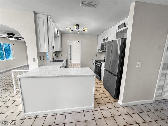 Building Photo - 206 SE 46th Ter