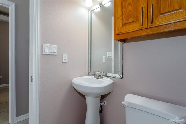 Building Photo - 3036 Regal Dr
