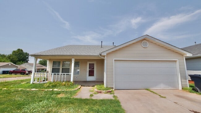 Primary Photo - 1021 Periwinkle Dr