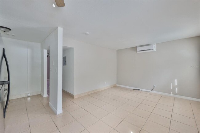 Building Photo - 11708 Balm Riverview Rd