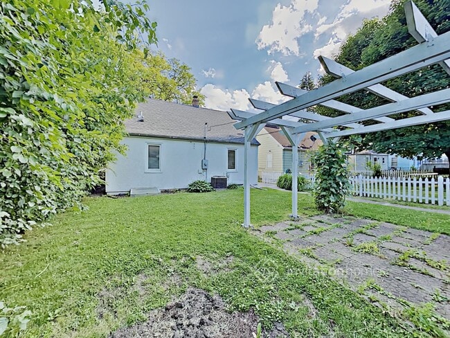 Building Photo - 1175 Magnolia Ave E