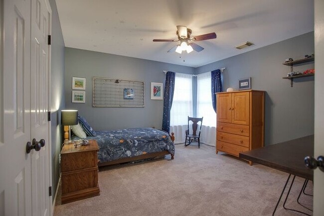 Building Photo - Pristine 5 Bed Fenced Franklin Home!