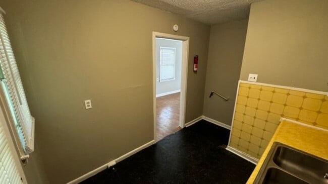 Building Photo - 2311 Imogene St