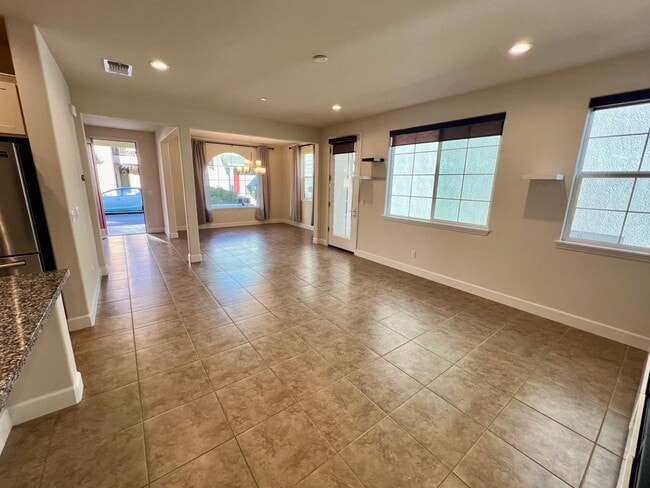 Building Photo - Lovely East Garrison 3 bedroom 2.5 bathroo...