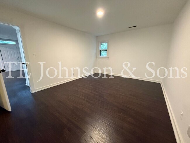 Building Photo - Modern 3BR Home with Main Level Primary Suite & Open Floor Plan in Winston-Salem