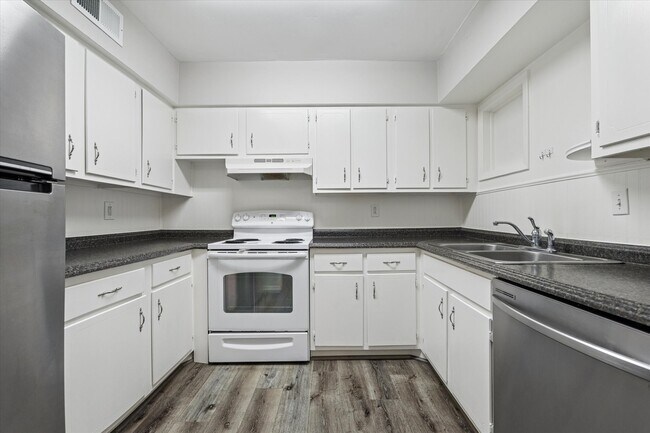 Building Photo - 9031 Gaylord Dr