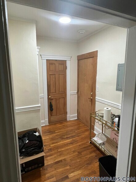Building Photo - 364 Riverway