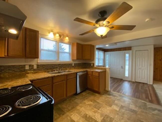 Building Photo - 59636 Rosedale Ave