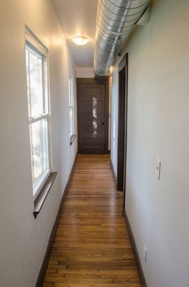Building Photo - 1424 Pleasant St