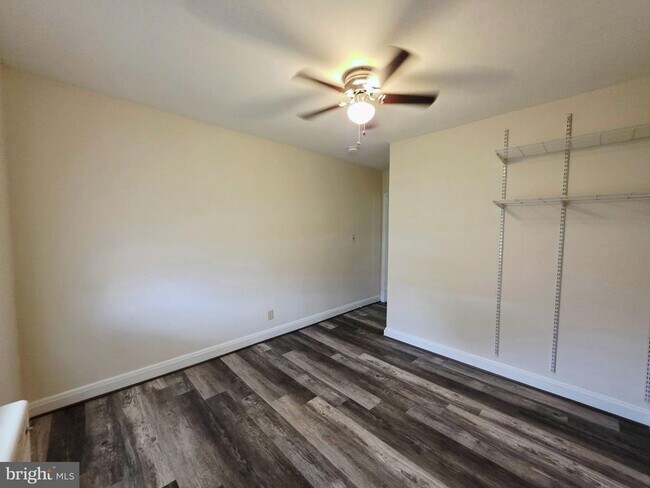 Building Photo - 1509 N Decker Ave