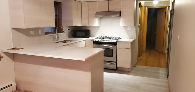 Building Photo - 6853 W Leland Ave