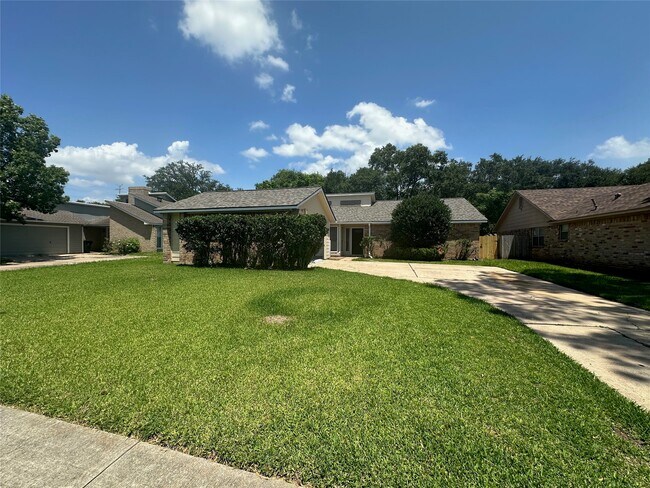 Building Photo - 2711 Colony Dr