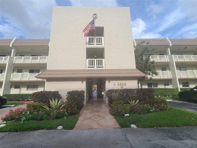 Building Photo - 6850 Royal Palm Blvd