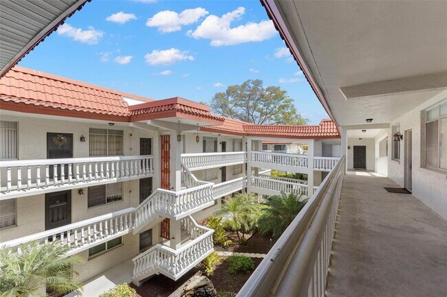 Building Photo - 1001 Pearce Dr