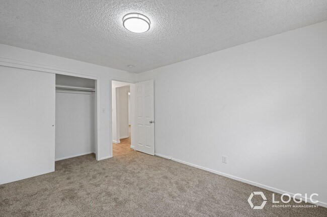 Building Photo - 615 15th St