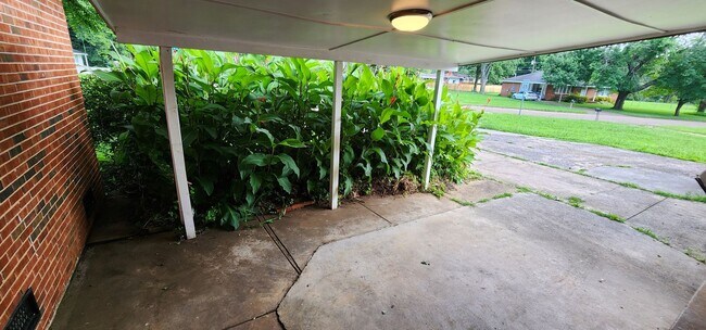 Building Photo - Single Family Home 3BR / 2.5BA