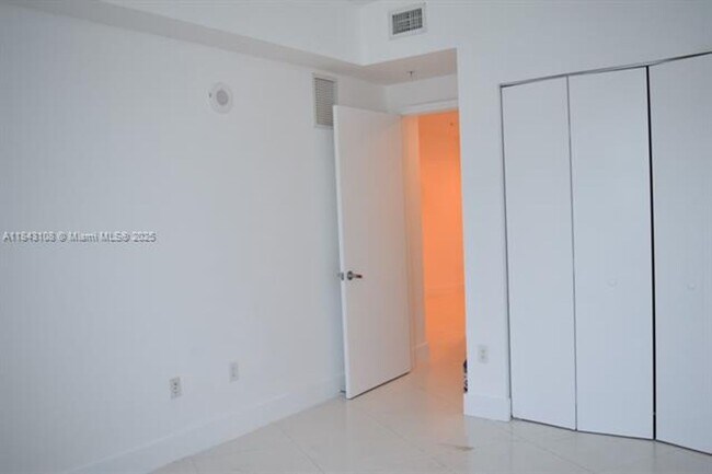 Building Photo - 3030 NE 188th St