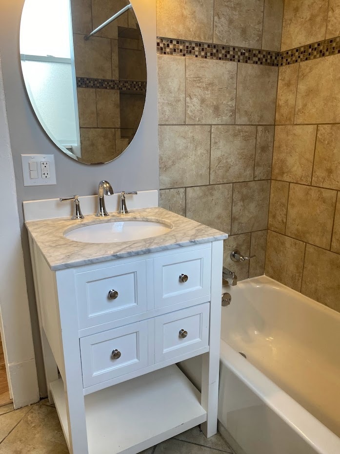 bathroom 1 - 4200 N Damen Ave