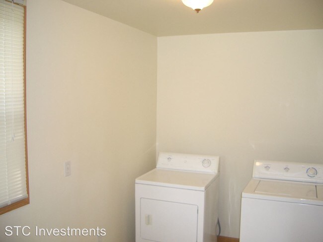 Building Photo - 4 br, 1.5 bath House - 527 N. Lafayette