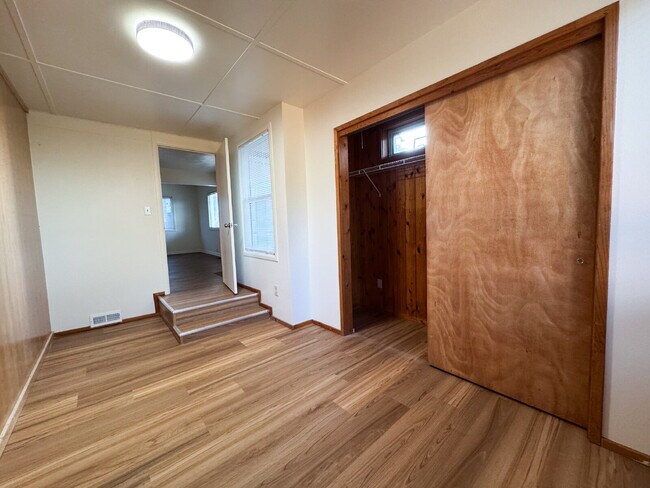 Building Photo - Freshly Updated 4-Bed Retreat Centrally Located in Bellingham