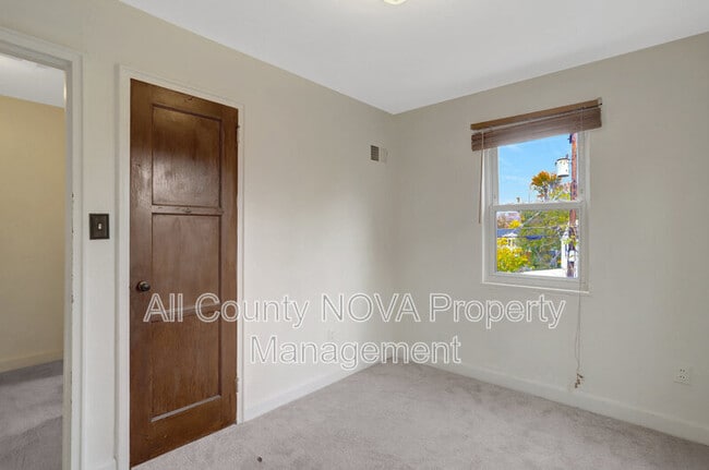 Building Photo - 2238 Farrington Ave