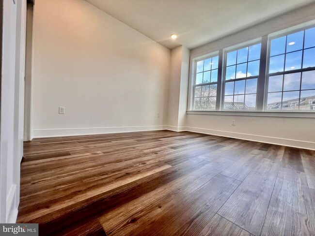 Building Photo - 10840 Cedar Ave