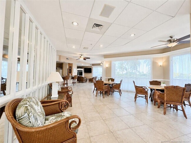 Building Photo - 5051 N Hwy A1A