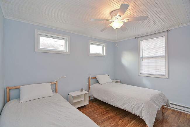 Building Photo - WINTER RENTAL:  Twin Lights - Utilities In...