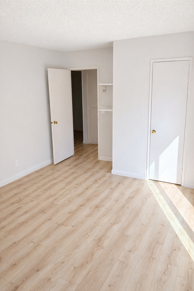 Building Photo - 1 Bed / 1 Bath Condo for Lease – Walk to Downtown La Mesa!