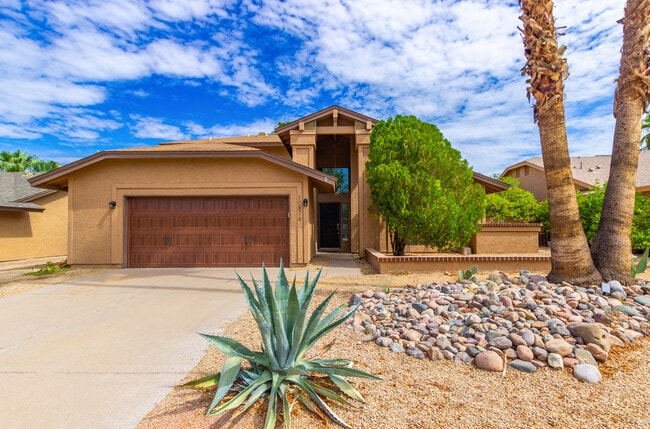 Primary Photo - 10876 E Becker Ln