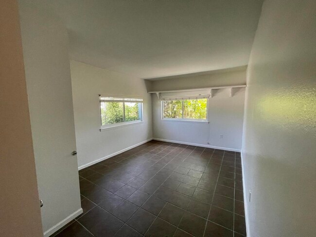 Building Photo - 701 SE 4th St